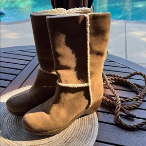 Brown Suede Boots with Cream Trim